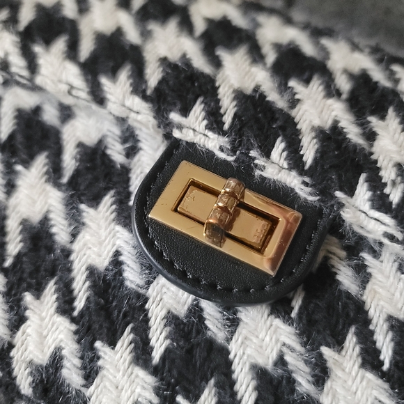 Black And White Houndstooth Two Way Crossbody - Picture 5 of 13